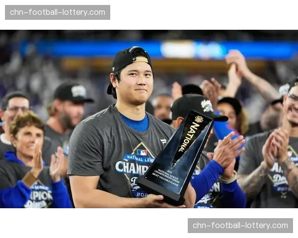 MLB揭幕战:洛杉矶道奇主场举行总冠军戒指颁发仪式,大谷翔平首次亮相 MLB揭幕战:洛杉矶道奇主场举行总冠军戒指颁发仪式,大谷翔平首次亮相