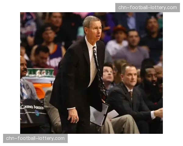 消息:防守助教xxx的合同即将到期,其打造的防守体系获得球队核心公开称赞 消息:防守助教xxx的合同即将到期,其打造的防守体系获得球队核心公开称赞