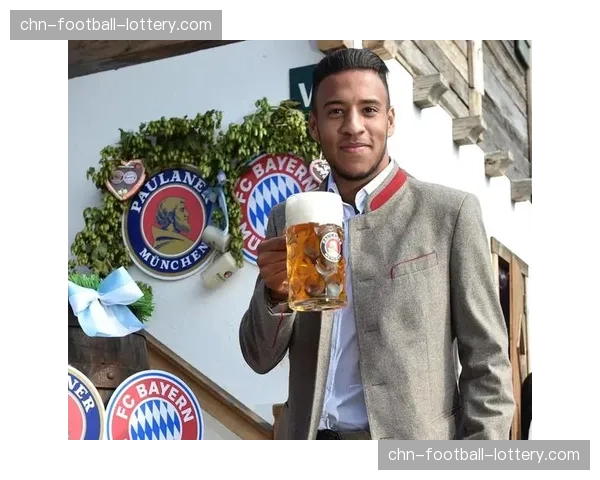 拜仁青训营向公众开放训练课，重点展示U19梯队压迫与转换训练模块